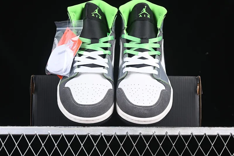 All categories Air Jordan Jordan series basketball shoes Air Jordan 1 Mid Air Jordan 1 Mid "Casa 93" white, gray and brown color Zhongbang basketball shoes HQ3829-001